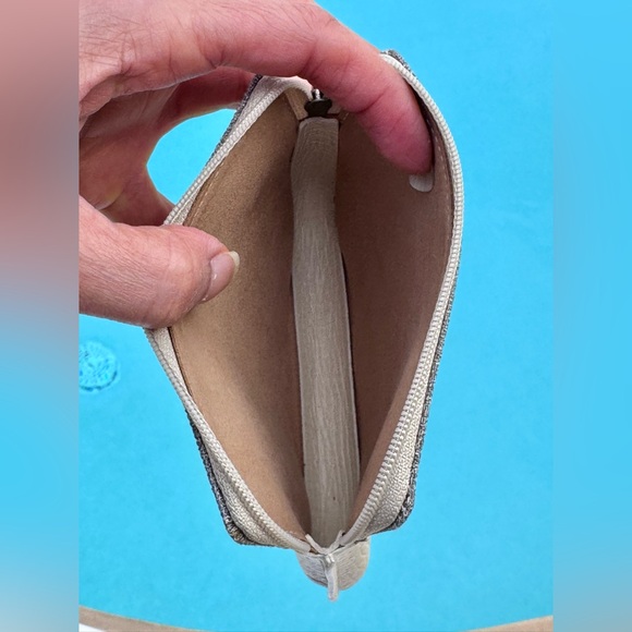 Loewe pouch Full Inclusion with COA - Picture 7 of 16